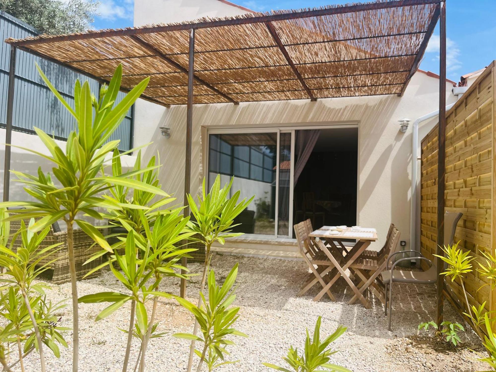 Chez Nous Hotel Mérindol Kültér fotó